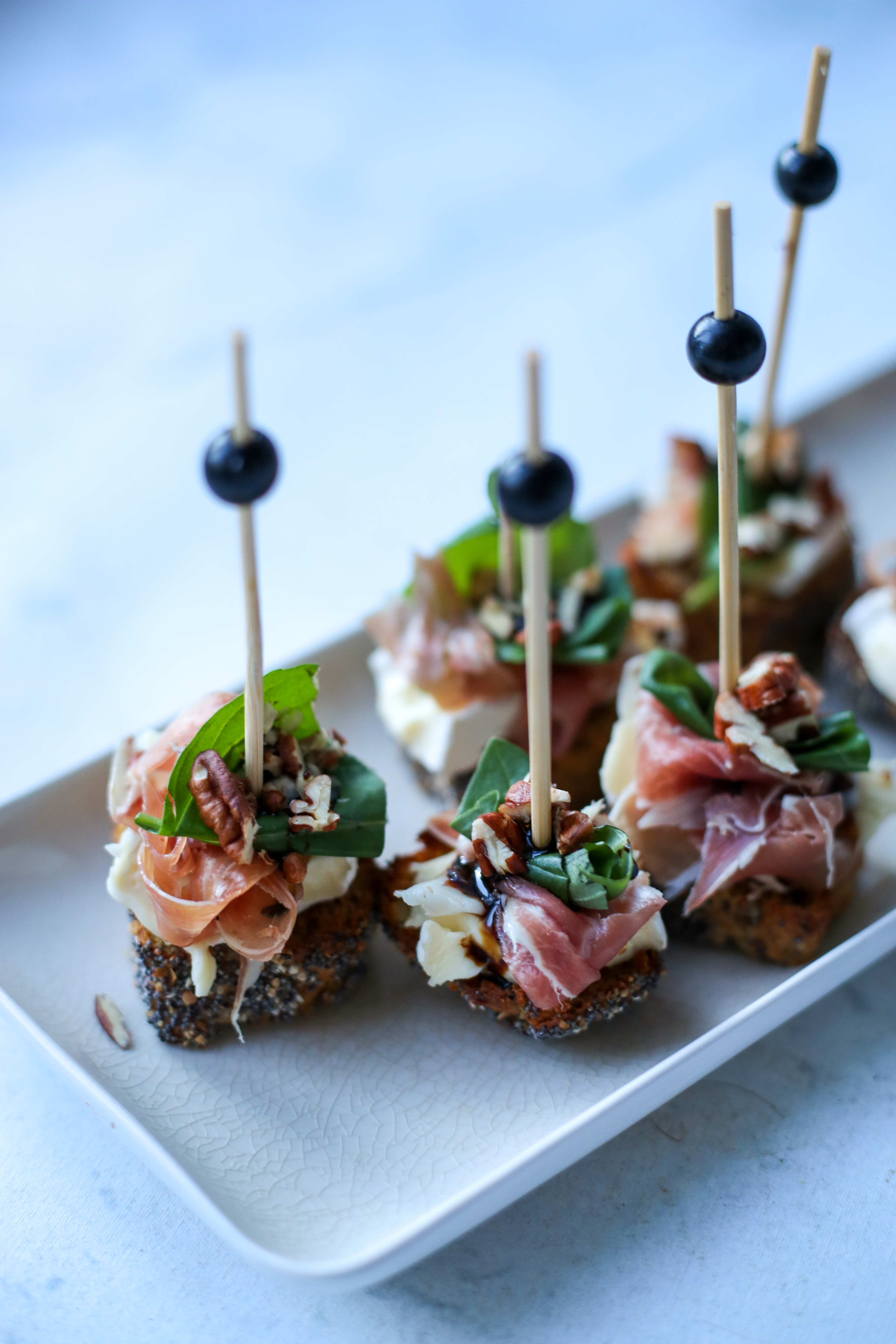 Hapje met brie en hesp