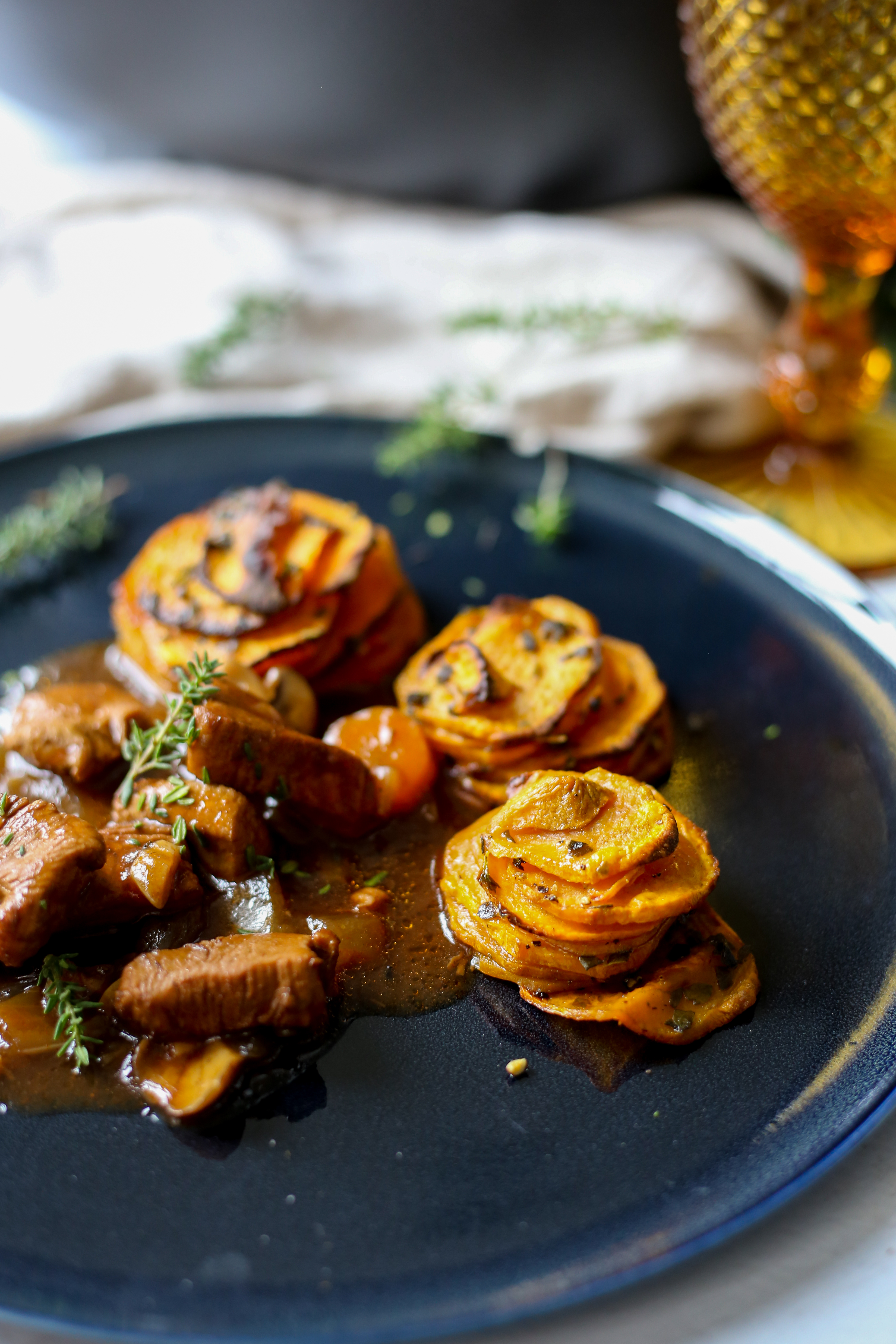 Kalkoenstoofpotje met zoete aardappeltorentjes