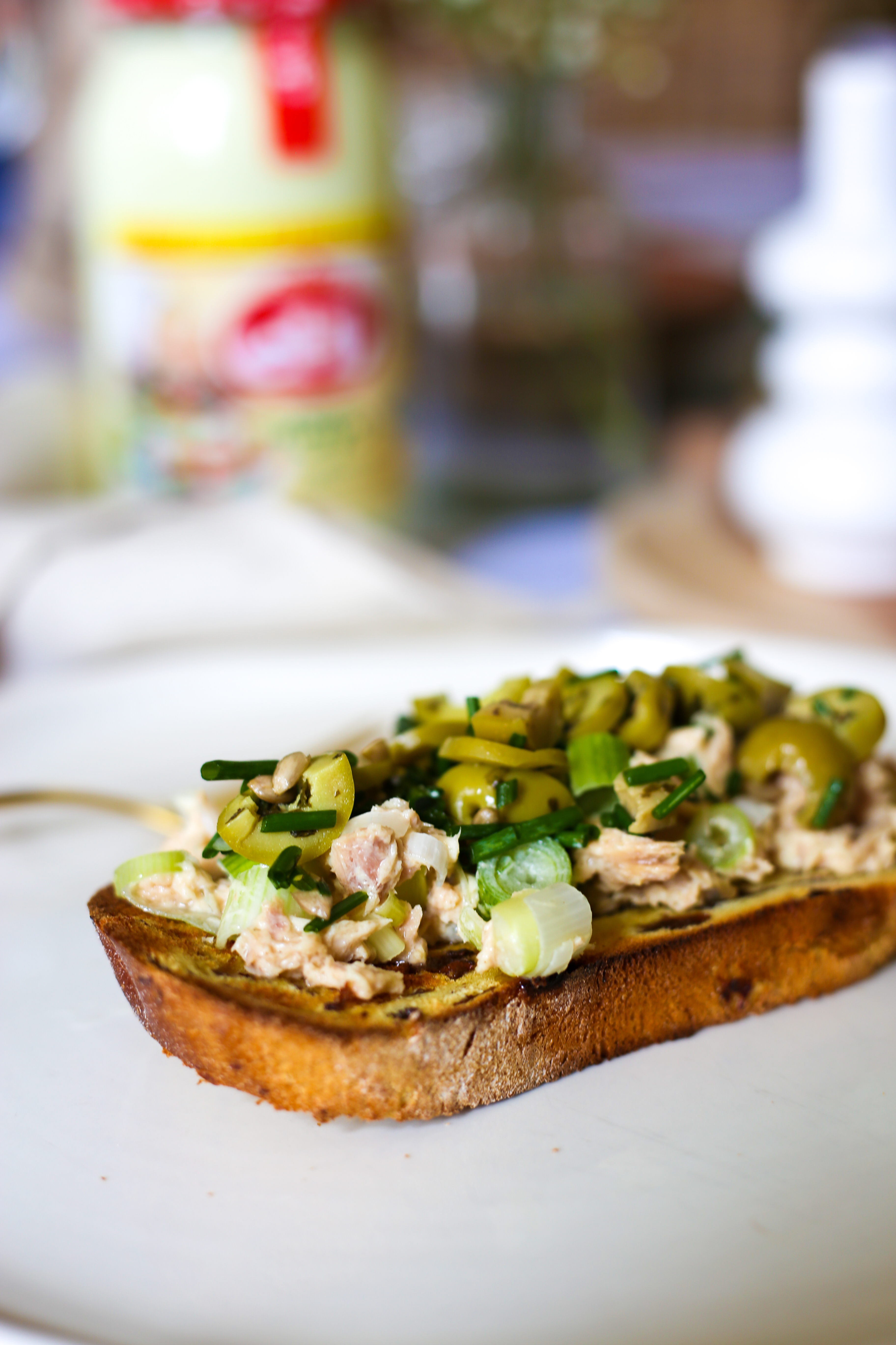 Toast Power Tuna met olijvensalsa