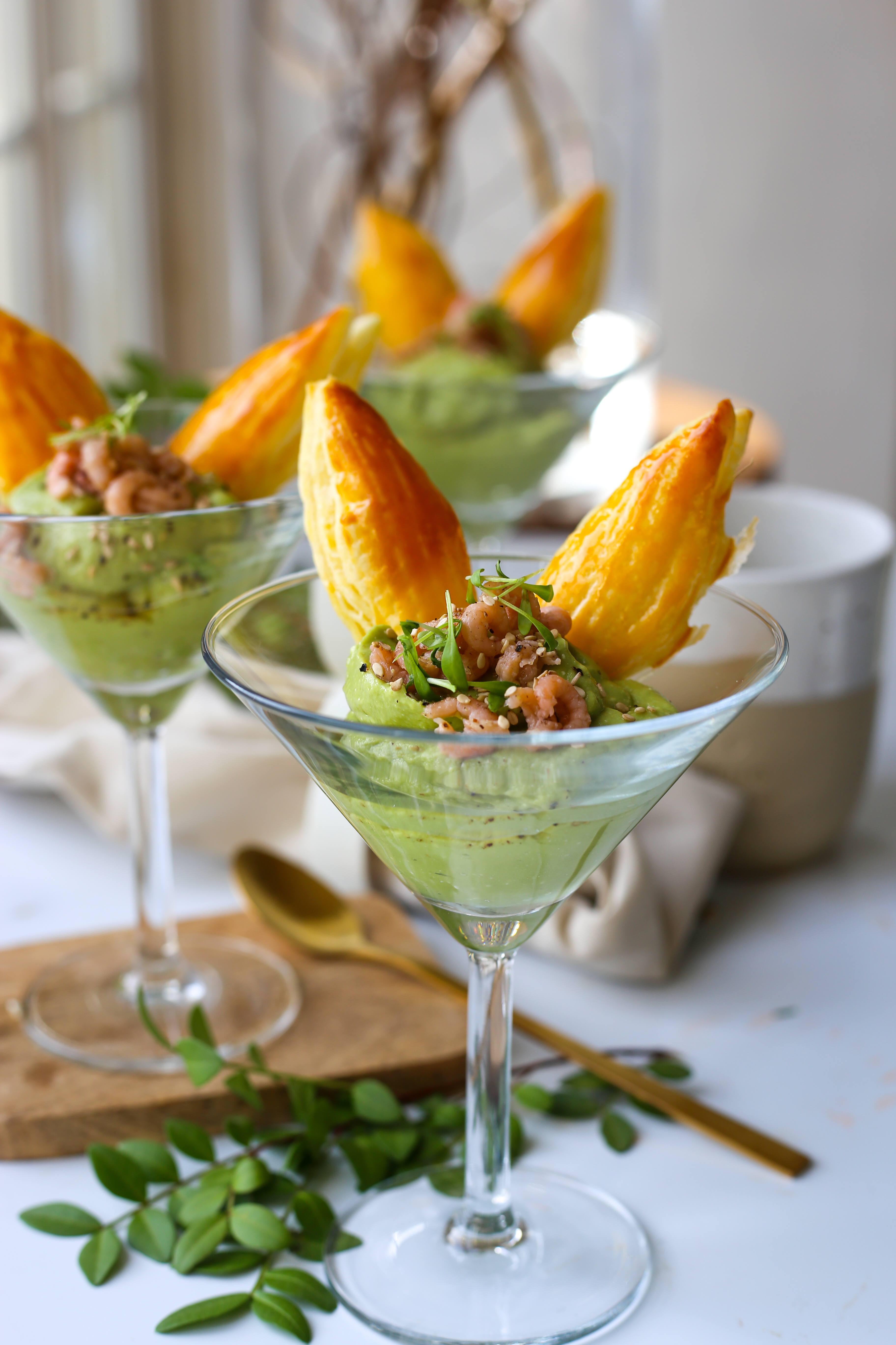 Paasglaasje met avocadomousse & garnalen