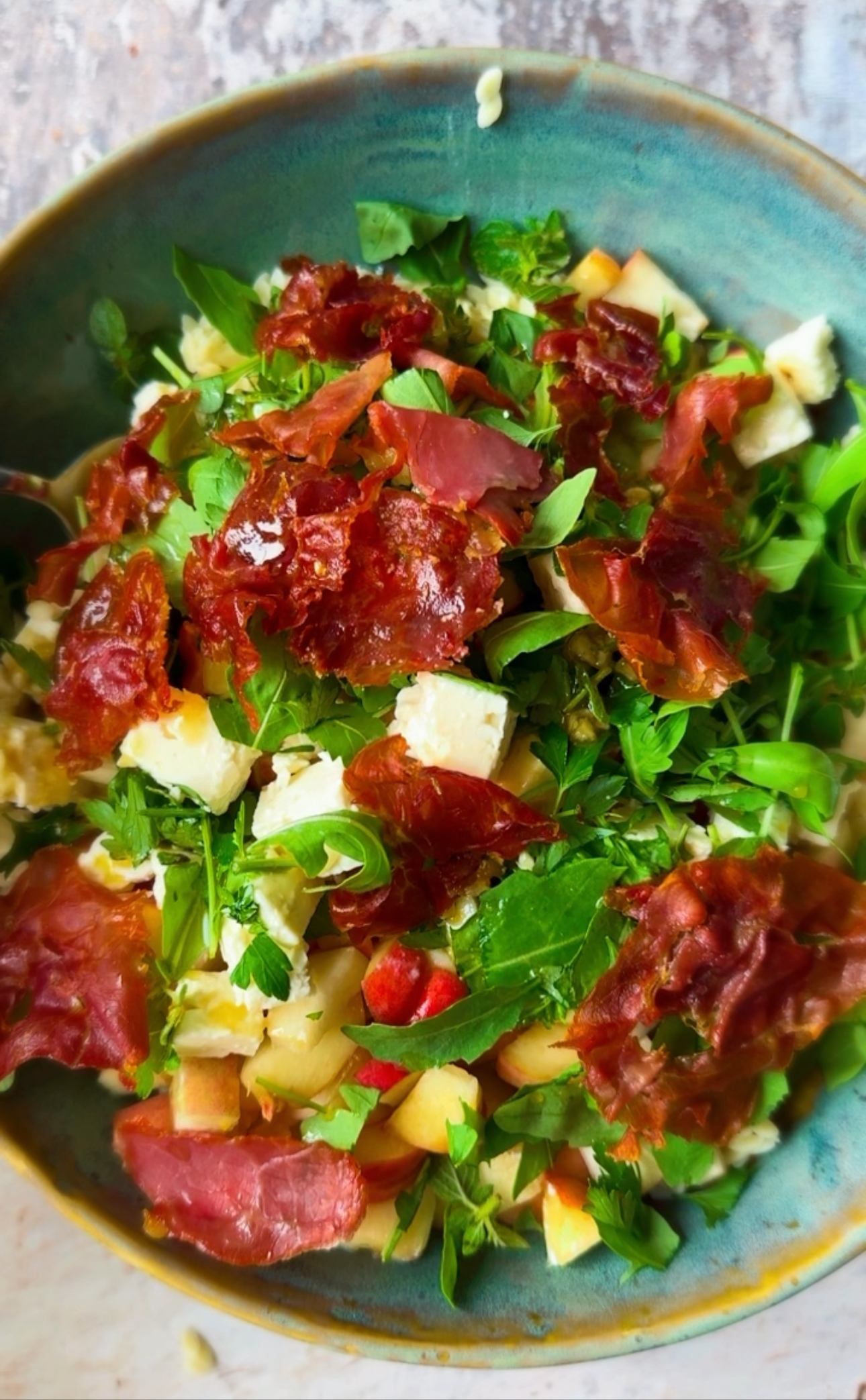 Orzosalade met perzik & parmaham